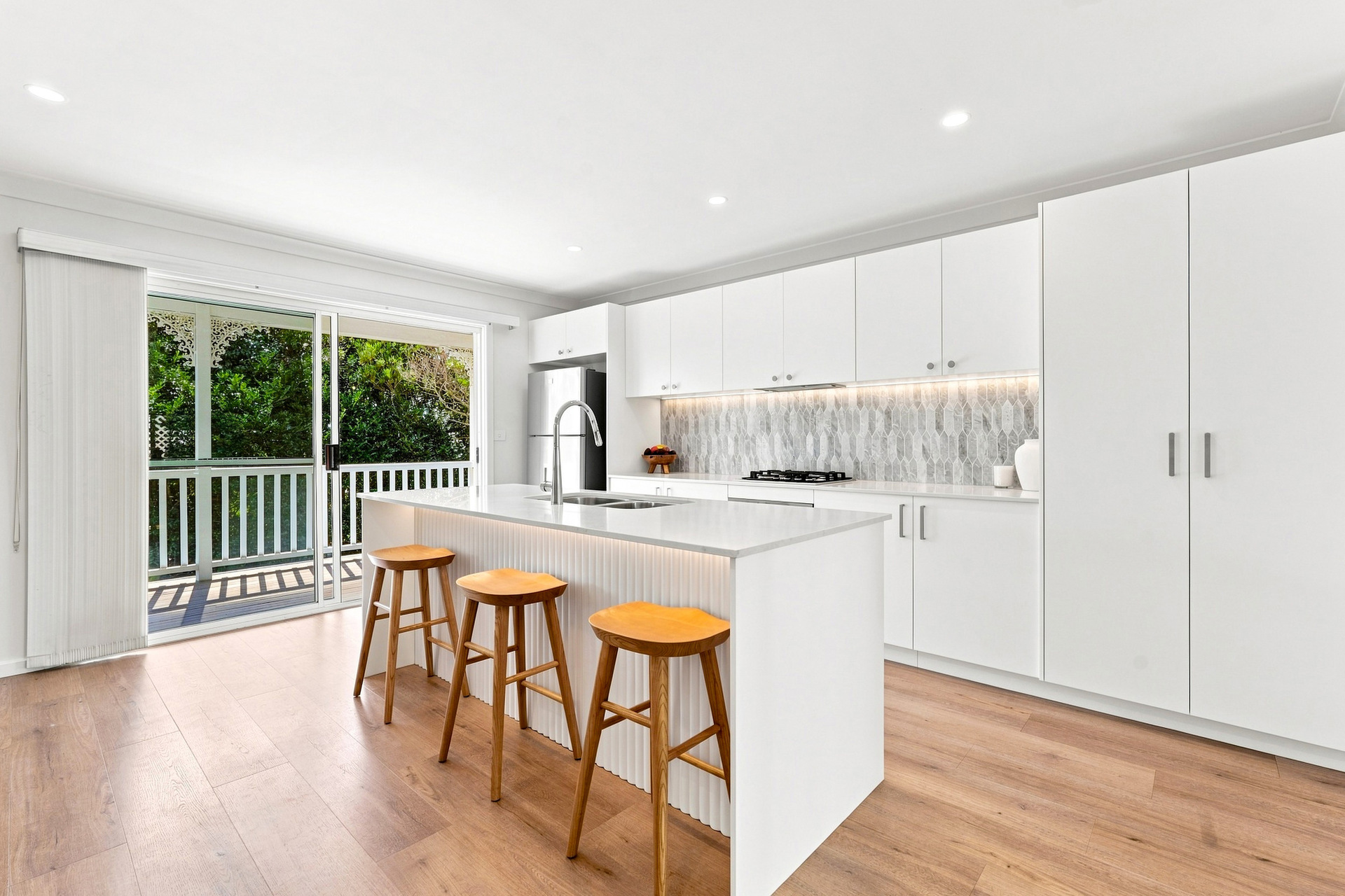 18 Wyong Road, Berkeley Vale  NSW  2261